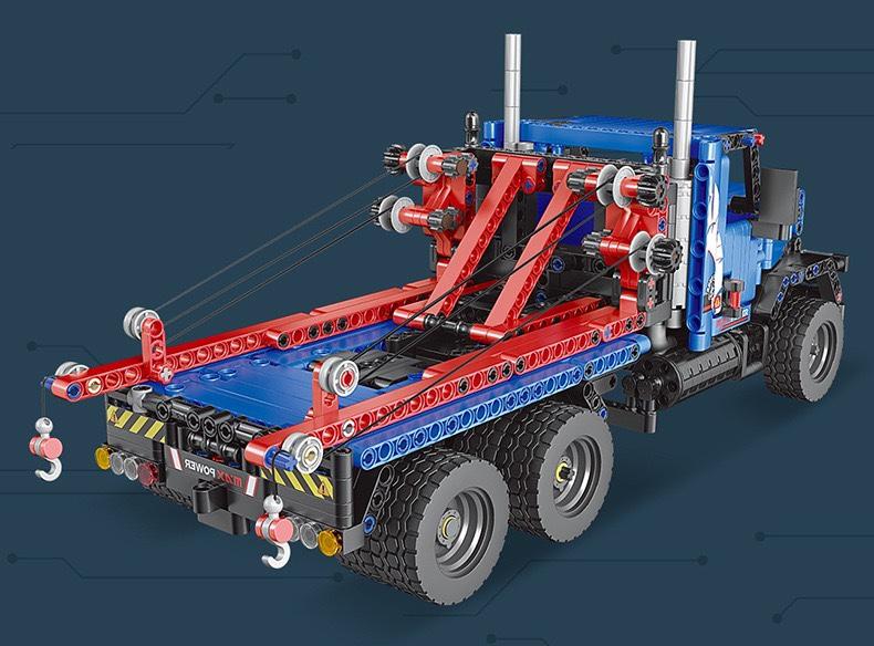Mould King 15020 RC Tow Truck with 1064 pieces