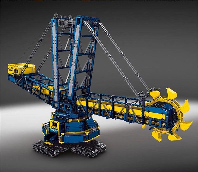 Mould King 17006 RC Bucket Wheel Excavator with 4588 pieces