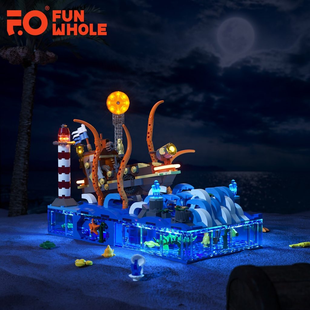FUNWHOLE FH9003 Ocean Adventure Boat With 824 Pieces
