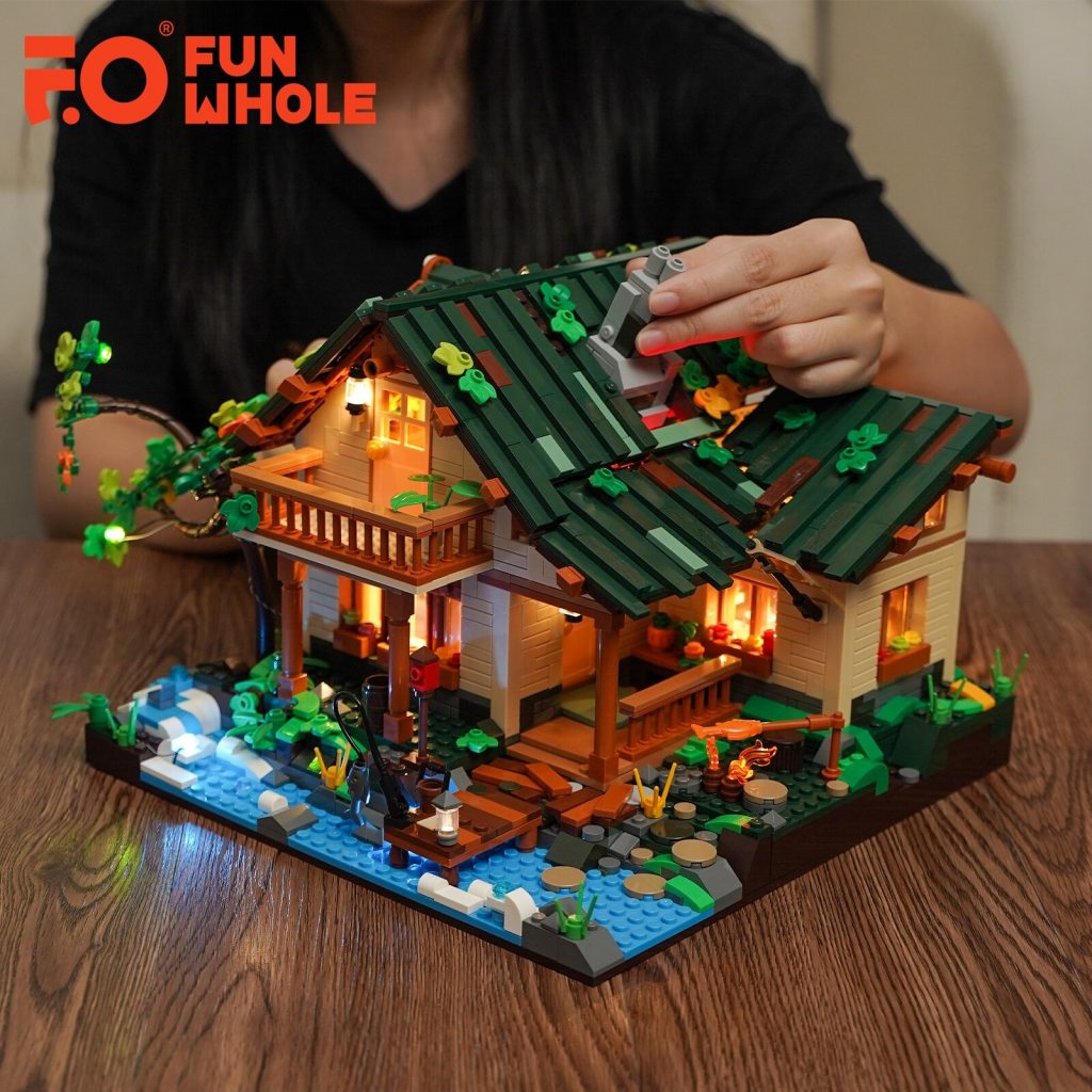 FUNWHOLE FH9004 Lake House With 1969 Pieces 